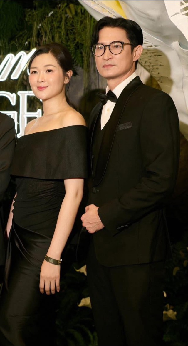 Cặp đôi Vbiz vừa công bố ly hôn nay lại xuất hiện chung, cùng đi ăn