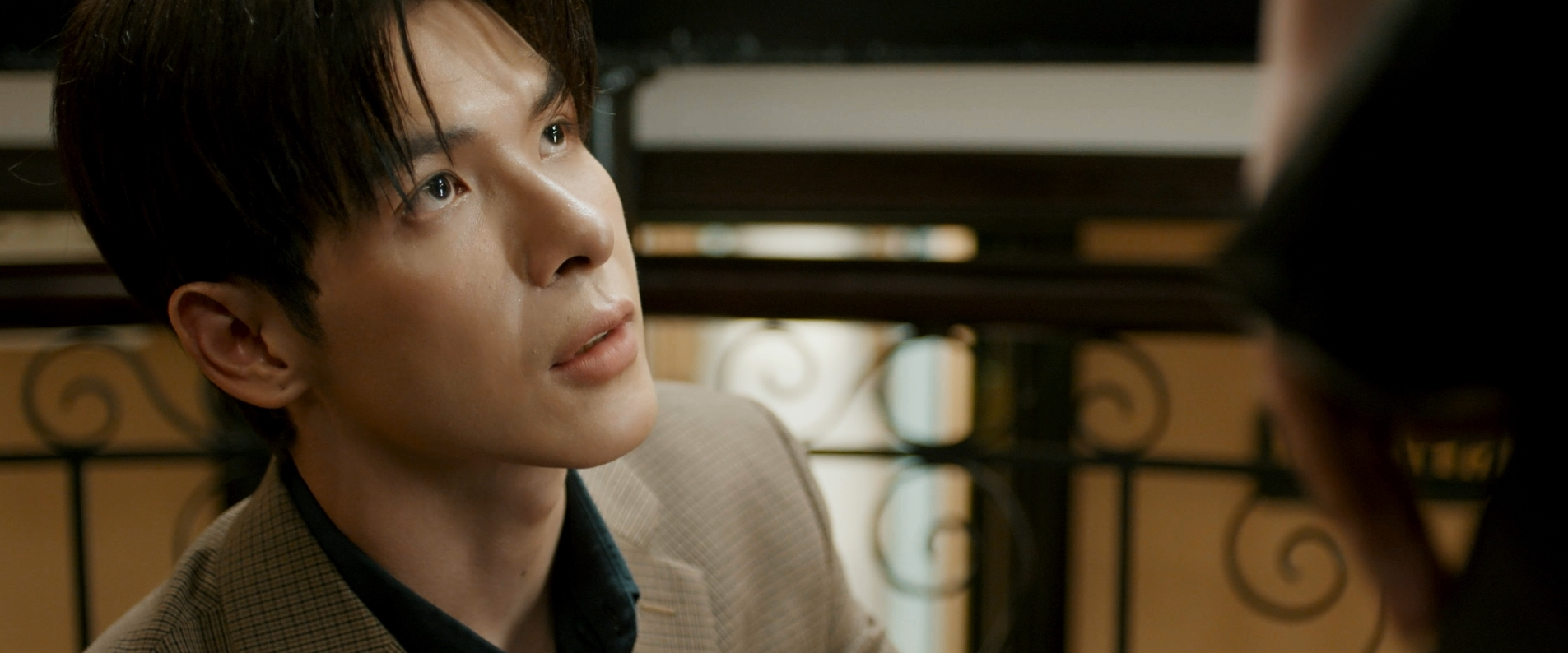 Đến chiếc quần của Denis Đặng cũng thành trò cười trên MXH- Ảnh 2.