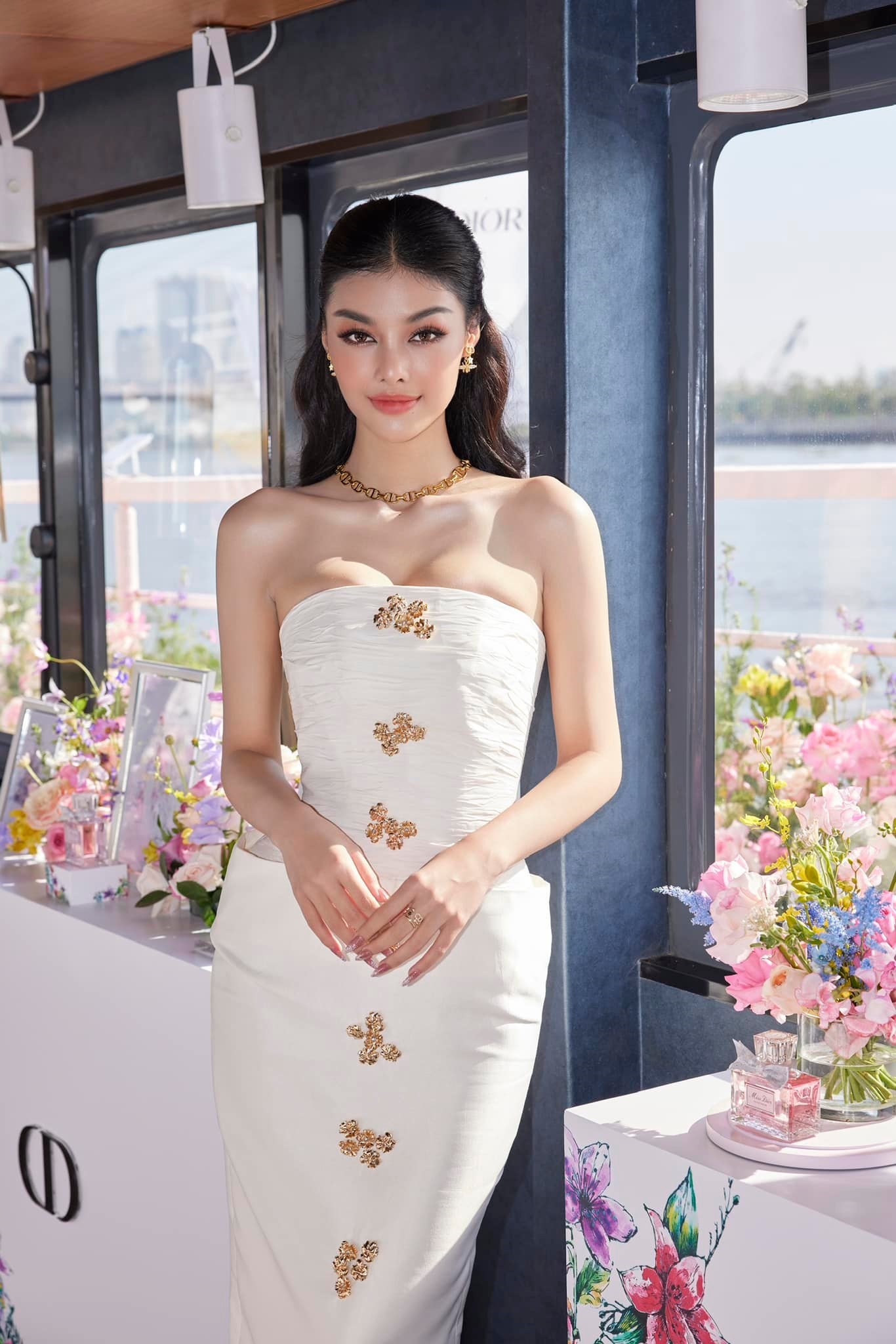 Á hậu Việt bị chê nhan sắc: Quyết Á hậu Việt bị chê nhan sắc: Quyết