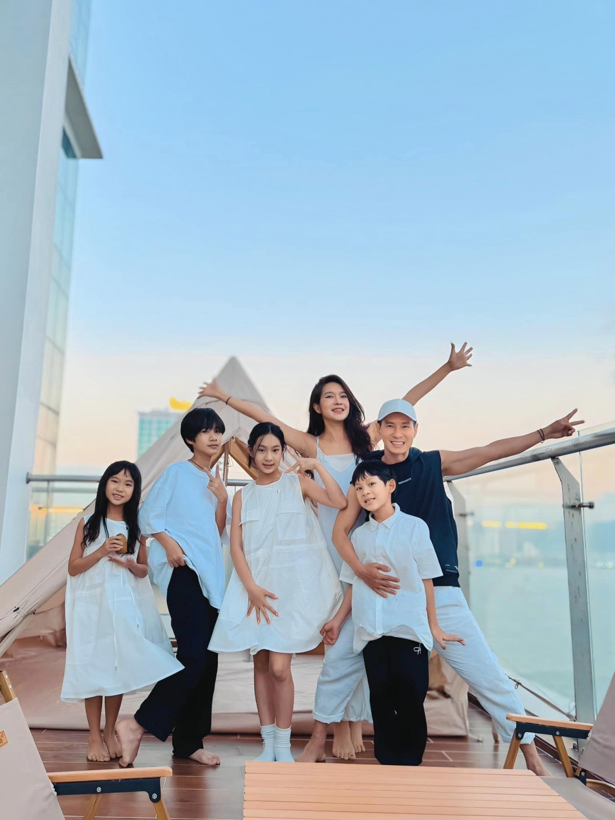 Con gái Lý Hải - Minh Hà lỡ miệng nói 1 từ trong livestream, ngay lập tức được mẹ dạy dỗ- Ảnh 2. Con gái Lý Hải - Minh Hà lỡ miệng nói 1 từ trong livestream, ngay lập tức được mẹ dạy dỗ- Ảnh 2.