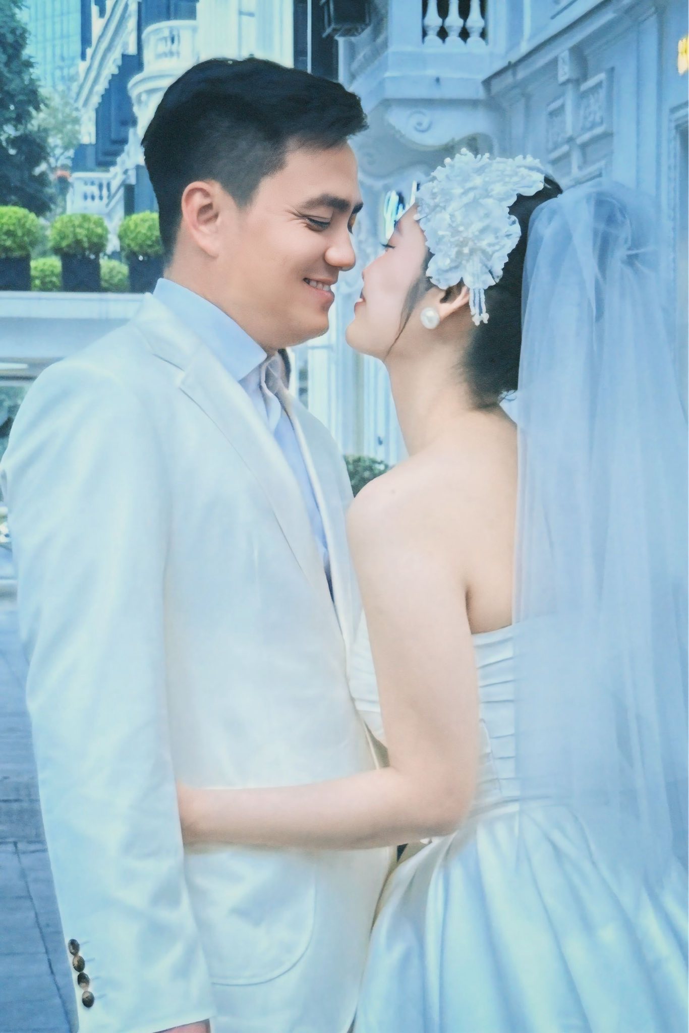 Hoa hậu 99 tung ảnh cưới nét căng, được chồng Phó giám đốc cưng chiều ra mặt- Ảnh 7.