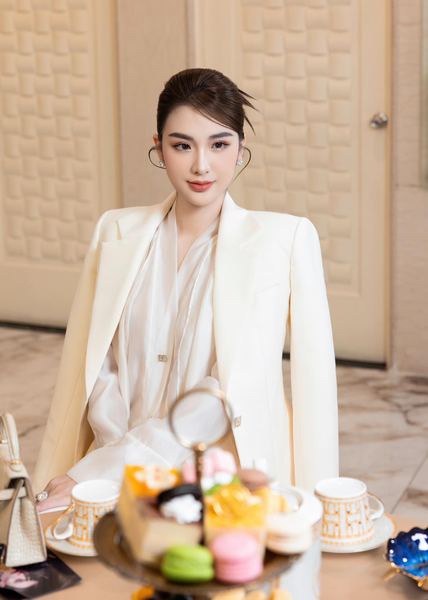 Mỹ nhân Việt nghi cố tình để lộ mối quan hệ tình cảm với bác sĩ thẩm mỹ quen mặt trong showbiz- Ảnh 11.