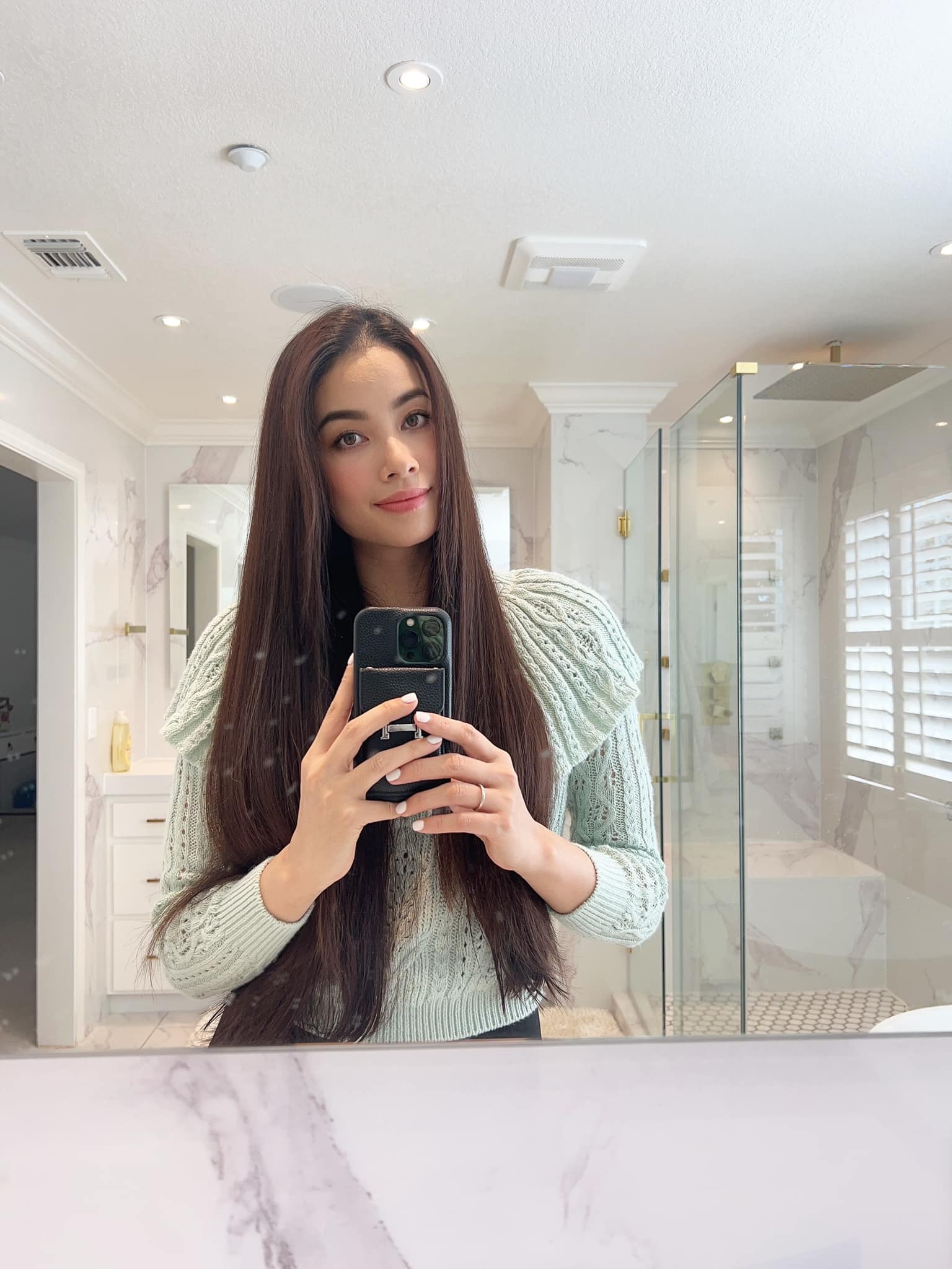 Chuyện gì đang xảy ra với Hoa hậu Phạm Hương ở Mỹ?- Ảnh 4. Chuyện gì đang xảy ra với Hoa hậu Phạm Hương ở Mỹ?- Ảnh 4.