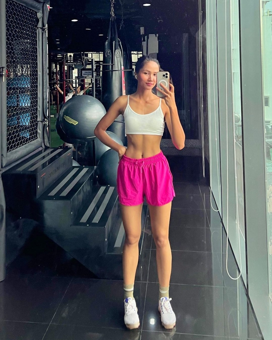 Hoa hậu Việt lỡ làm 1 hành động lộ rõ bụng lùm lùm giữa nghi vấn đang mang thai- Ảnh 3.