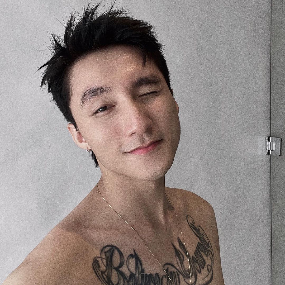 Lần đầu lộ ảnh Sơn Tùng ôm sát rạt Thiều Bảo Trâm?- Ảnh 2.