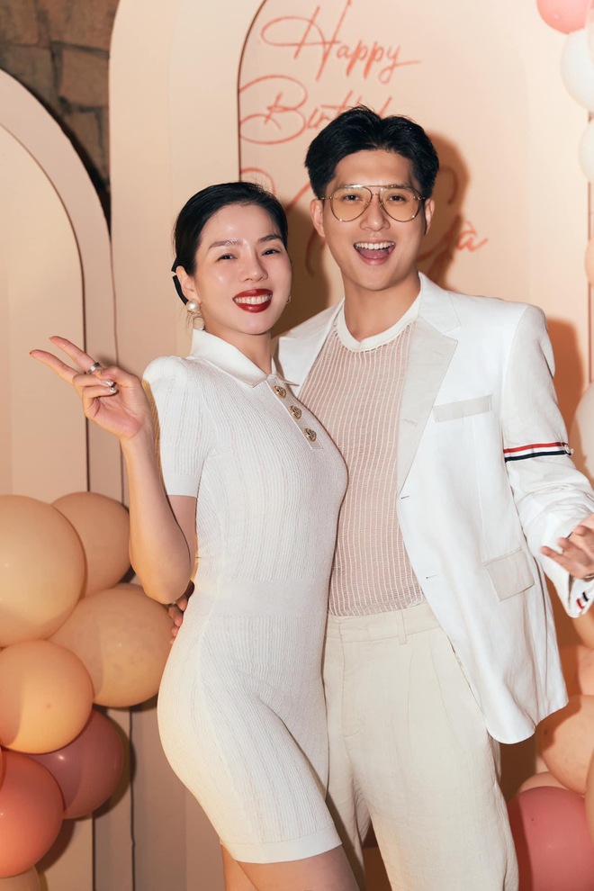 Cặp chị - em hot nhất Vbiz: Công khai tình cảm sau vài tháng ly hôn, 4 năm yêu toàn sóng gió- Ảnh 2.