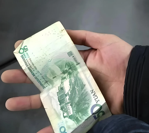 Nhặt được hơn 19 triệu đồng, người đàn ông đem trả lại nhưng người mất khăng khăng đã đánh rơi 73 triệu đồng: Cơ quan chức năng phải vào cuộc phân xử- Ảnh 1.