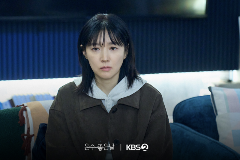 Ghét ai hãy rủ người đó xem phim Hàn này: Nữ chính nhìn như dì của dàn cast, không có dở nhất chỉ có dở hơn- Ảnh 2.