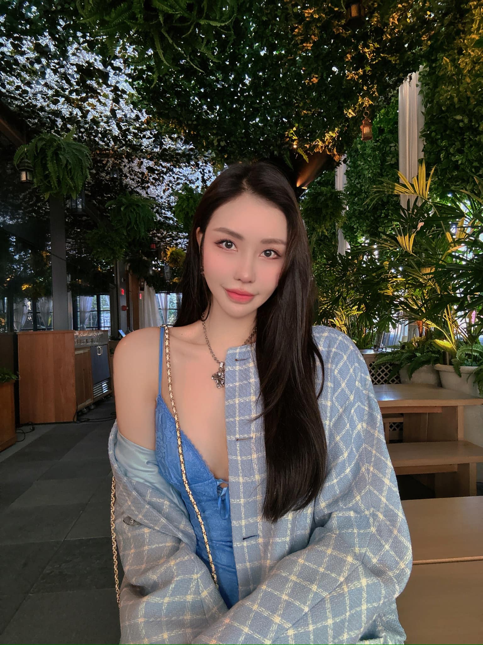 Hoa hậu Lam Cúc lộ diện sau nửa tháng đột ngột