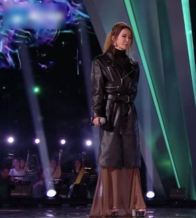 Rúng động The Voice: Lộ đoạn ghi âm chương trình xúc phạm chèn ép trước khi 1 nữ ca sĩ qua đời- Ảnh 6. Rúng động The Voice: Lộ đoạn ghi âm chương trình xúc phạm chèn ép trước khi 1 nữ ca sĩ qua đời- Ảnh 6.