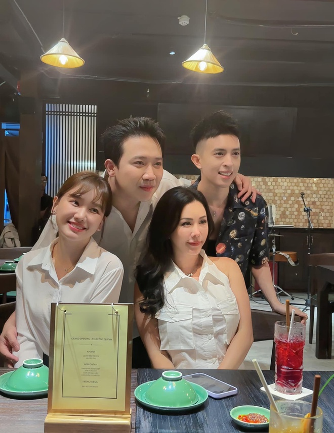 Bạn thân hé lộ thái độ thật của Trấn Thành và Hari Won trong hôn nhân- Ảnh 2. Bạn thân hé lộ thái độ thật của Trấn Thành và Hari Won trong hôn nhân- Ảnh 2.