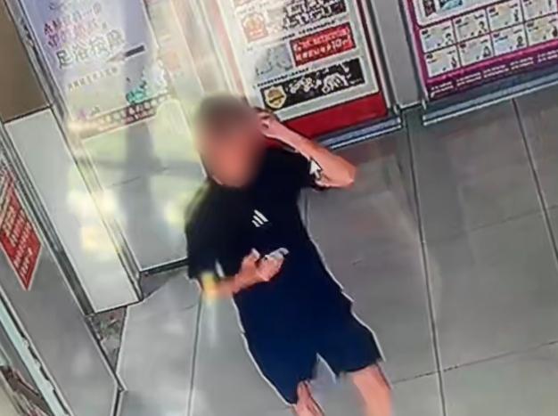 Khách mua hàng 3 triệu lại chuyển khoản 150 triệu đồng và nói không cần trả, chủ cửa hàng vui vẻ đồng ý nhưng sau đó báo công an- Ảnh 1.