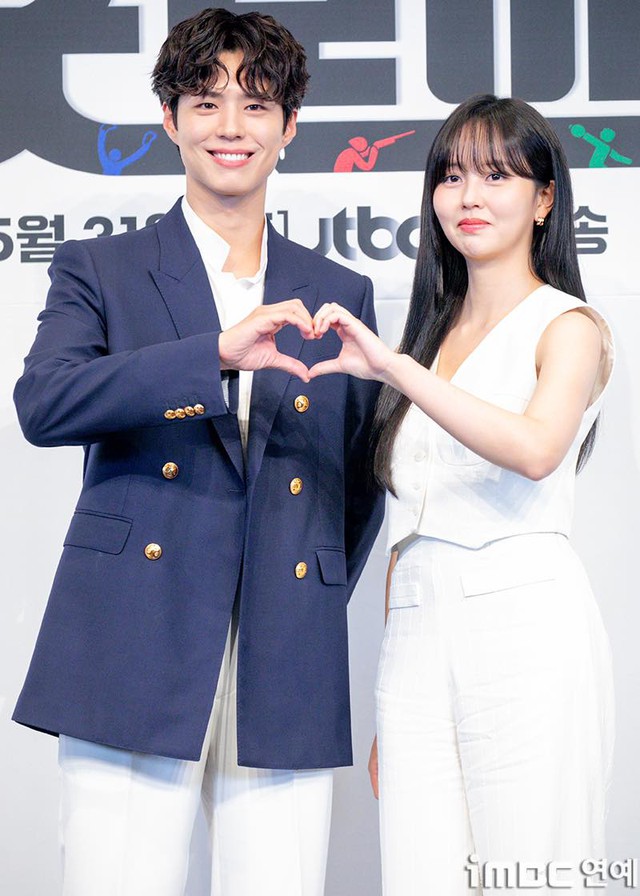 Visual gây sốc của Park Bo Gum ở họp báo phim mới: Visual gây sốc của Park Bo Gum ở họp báo phim mới: