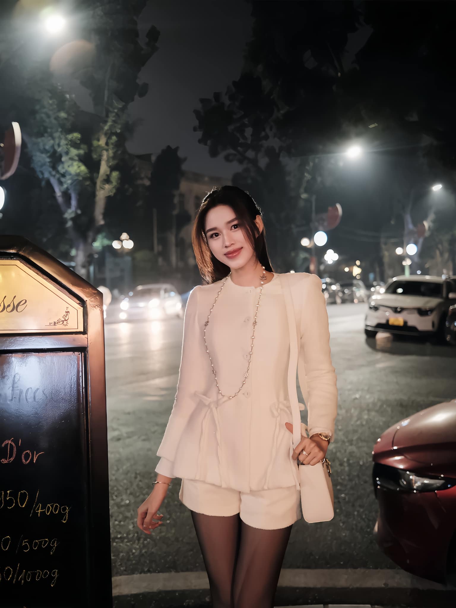 Đỗ Thị Hà lộ diện giữa tin sắp cưới thiếu gia giàu có, visual ra sao giữa dàn Hoa hậu?- Ảnh 5. Đỗ Thị Hà lộ diện giữa tin sắp cưới thiếu gia giàu có, visual ra sao giữa dàn Hoa hậu?- Ảnh 5.