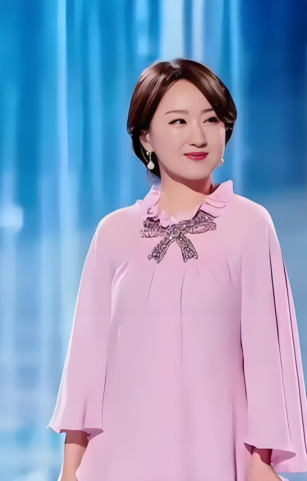 Nhan sắc khiến cả showbiz mê mẩn: Nhìn trạng thái của người đẹp 54 tuổi thế này thì còn ai sợ tuổi trung niên nữa chứ- Ảnh 3. Nhan sắc khiến cả showbiz mê mẩn: Nhìn trạng thái của người đẹp 54 tuổi thế này thì còn ai sợ tuổi trung niên nữa chứ- Ảnh 3.