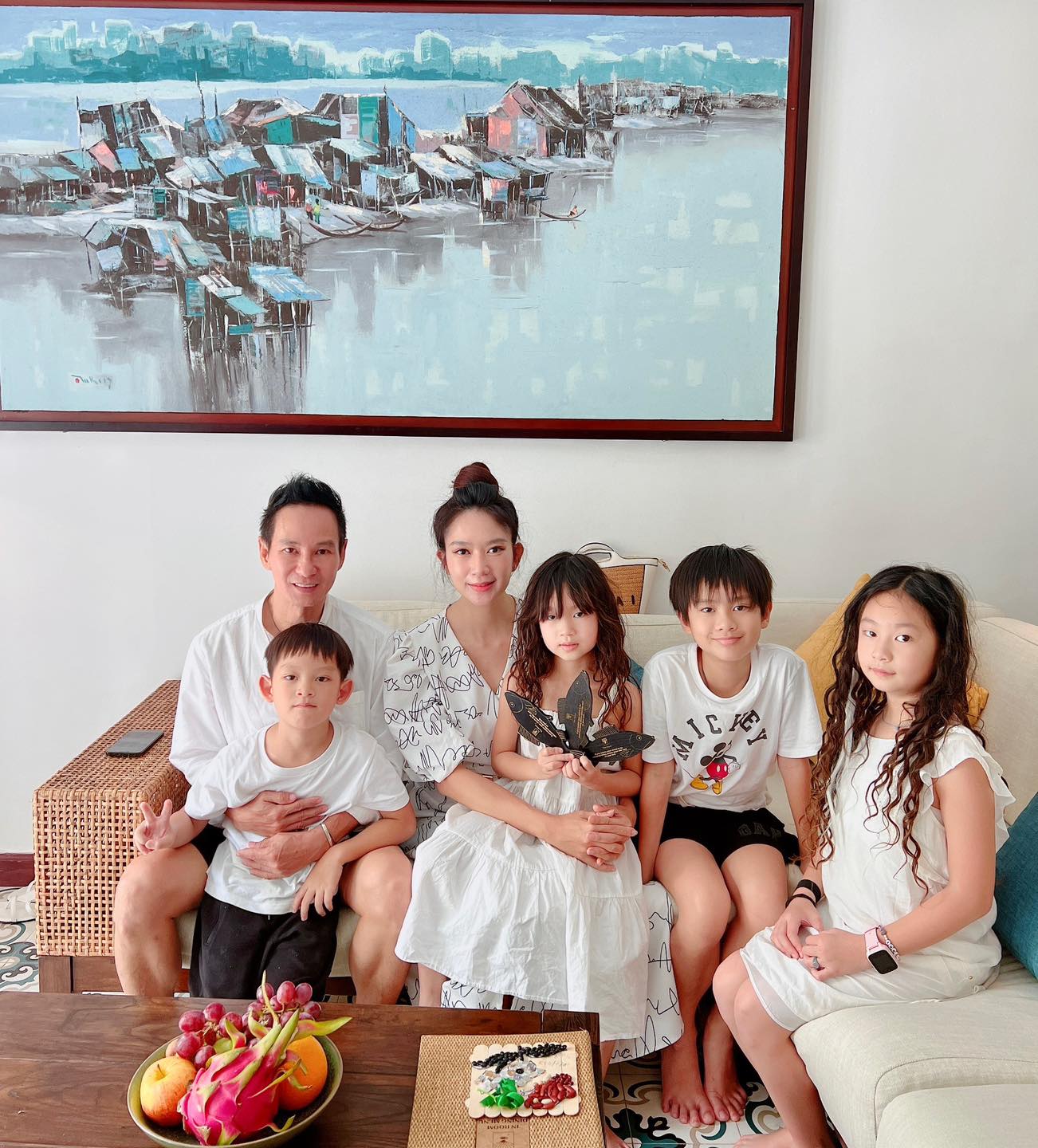 Những ông bố đông con nhất showbiz Việt: Bận rộn tới mấy vẫn hết lòng quan tâm, yêu thương các con- Ảnh 8.