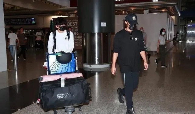 Khoảnh khắc ấm áp: Tạ Đình Phong khoe ảnh trượt tuyết cùng con trai lớn, ngoại hình nhóc tì ở tuổi 17 ra sao?- Ảnh 6. Khoảnh khắc ấm áp: Tạ Đình Phong khoe ảnh trượt tuyết cùng con trai lớn, ngoại hình nhóc tì ở tuổi 17 ra sao?- Ảnh 6.