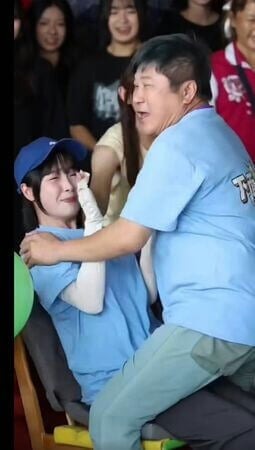 Phẫn nộ cảnh mỹ nhân bị công khai