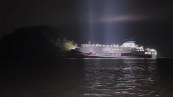 Hàn Quốc giải cứu 267 người trên phà mắc cạn 26 Hàn Quốc giải cứu 267 người trên phà mắc cạn 3e4c3835 36fc 4526 a529 9278cc 8047 9612 1763563694 88444986394139684310394 1763629072705 1763629073180620808056