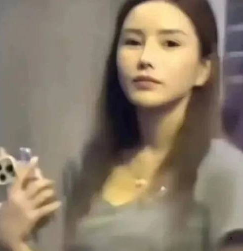 3f23ad4d5f9f4f8da6dc2cc7118c7438-17544683099531778954679-1754474493856-1754474494096337994354 "Nam diễn viên sát gái nhất showbiz" chui vào vali đi ngoại tình, tiểu tam "không đánh tự khai" dậy sóng MXH 3f23ad4d5f9f4f8da6dc2cc7118c7438 17544683099531778954679 1754474493856 1754474494096337994354