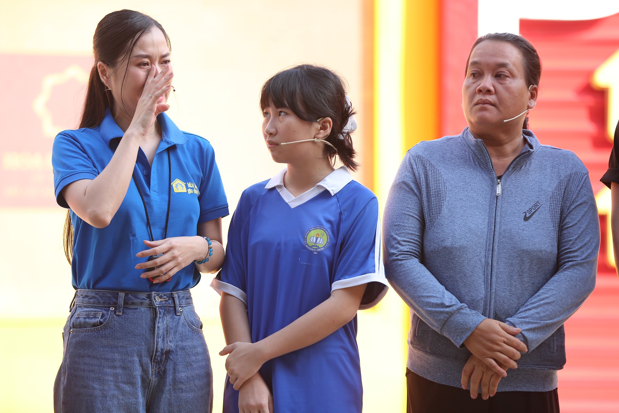 Lâm Vỹ Dạ bật khóc nức nở: “Con tôi 14 tuổi nhưng tôi chưa bao giờ dám làm một việc”- Ảnh 1.