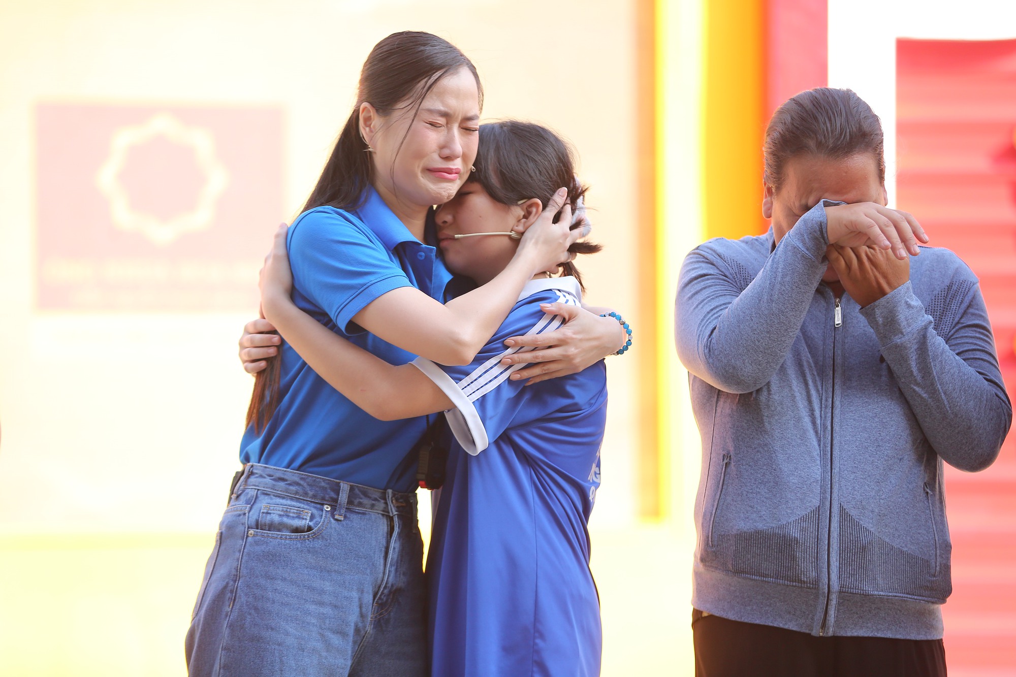 Lâm Vỹ Dạ bật khóc nức nở: “Con tôi 14 tuổi nhưng tôi chưa bao giờ dám làm một việc”- Ảnh 2.