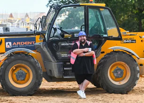 Anh thợ xây đổi đời khi trúng số 35 tỷ đồng, chỉ 3 tháng sau đã hối hận cùng cực vì bỏ việc và hưởng thụ sung sướng- Ảnh 2.