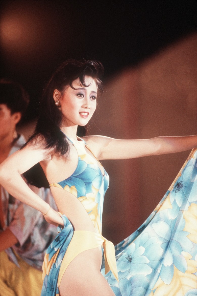 Hoa hậu nắm trong tay 7.000 tỷ, có cuộc sống bí ẩn nhất showbiz là ai?- Ảnh 1.