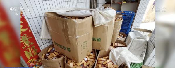 Nhận tin báo, cảnh sát đột kích nhà máy trên núi, triệt phá đường dây sản xuất thịt bò khô từ vịt doanh thu 36 tỷ đồng/tháng, bắt giữ 23 người- Ảnh 2.