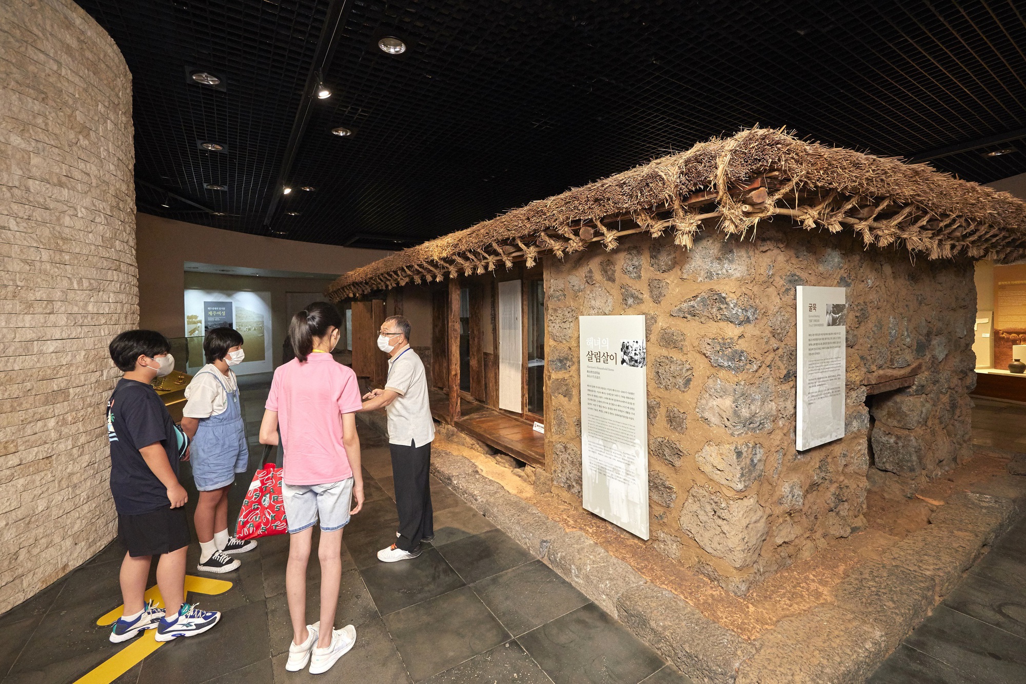 Hải nữ là nghề gì mà khiến IU