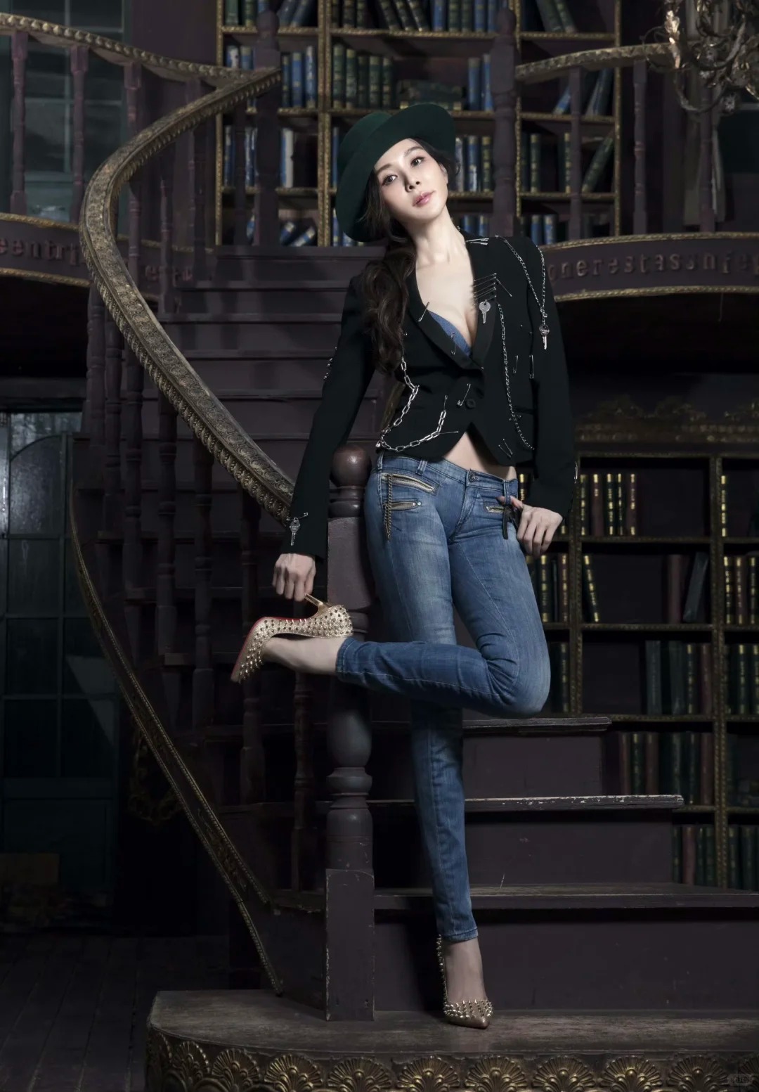 Mỹ nhân U60 gây sửng sốt với body như gái 20, vì 14 người đàn ông mà lâm cảnh tan tành- Ảnh 11.