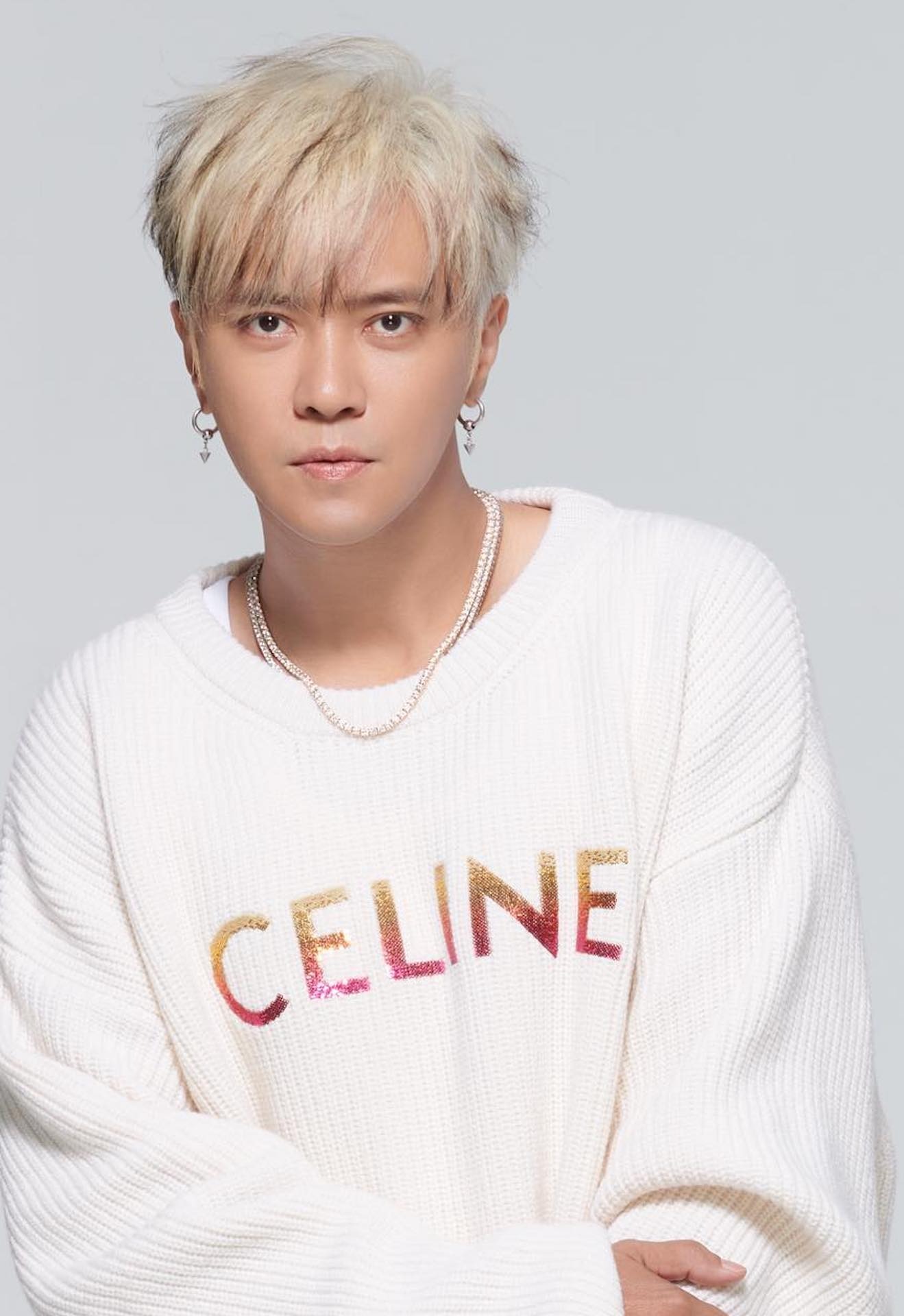 Ca sĩ T. bị cấm diễn toàn quốc làm xét nghiệm ADN, nhận kết quả mà