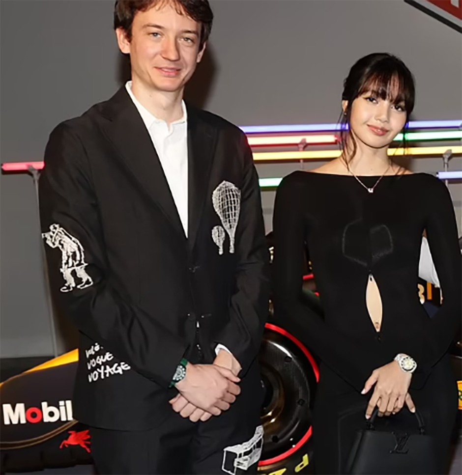 Bức ảnh thân mật thổi bùng nghi vấn Lisa (BLACKPINK)