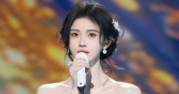 Công chúa đẹp nhất Đêm Hội Nguyên Tiêu 2025: Nhan sắc tuyệt mỹ không thuộc về nhân gian 4 1739366772821436262117 1739374369965 1739374370275882987233 69 0 409 650 crop 17393744262381978498329jpg