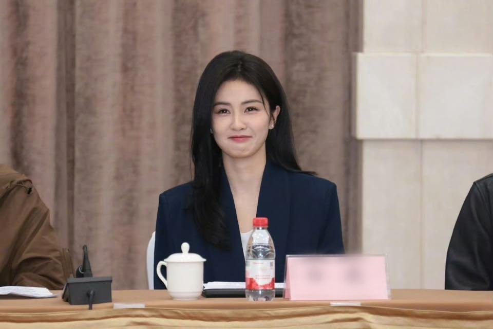 4-17446891815442085945619-1744689286796-17446892869071297488382-1744693137909-17446931381031033537050-1 "Bạn gái công chức" đẹp nhất Trung Quốc hiện tại: Nhan sắc phong thần lên thẳng Hot Search 4 17446891815442085945619 1744689286796 17446892869071297488382 1744693137909 17446931381031033537050 1