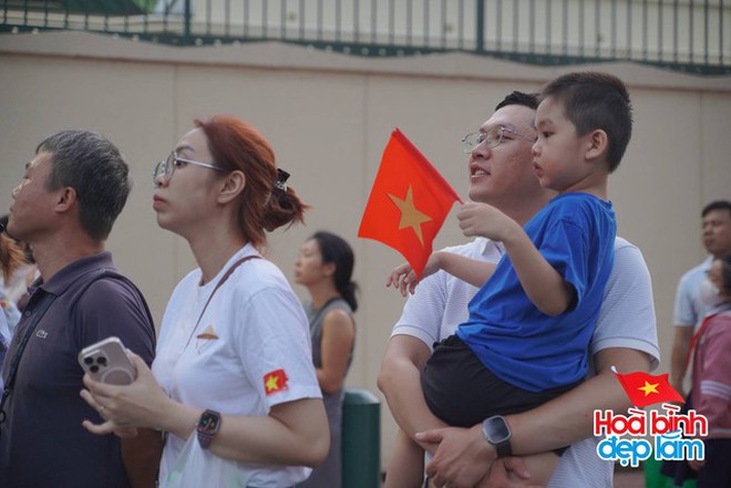 Đưa con bị sốt nhập viện gấp, sao nữ Vbiz xúc động trước việc làm này của lực lượng cảnh sát- Ảnh 6.