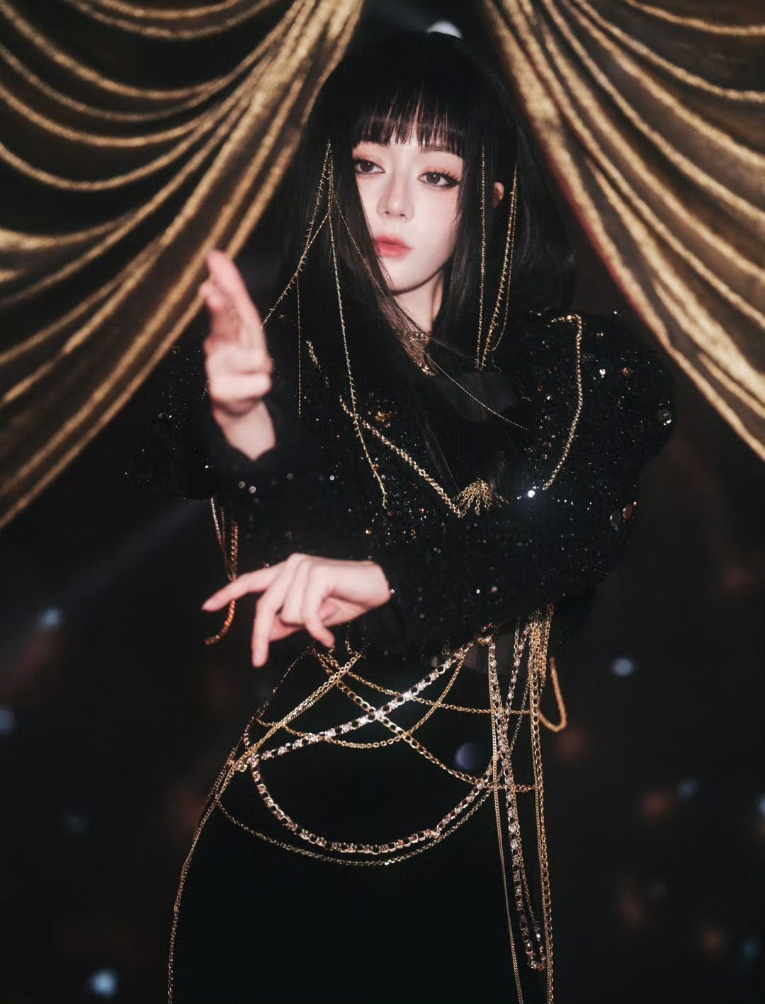 Mỹ nhân Trung Quốc hóa nữ hoàng Ai Cập đẹp điên đảo: Nói nhan sắc top 1 Cbiz quả thực không sai- Ảnh 2. Mỹ nhân Trung Quốc hóa nữ hoàng Ai Cập đẹp điên đảo: Nói nhan sắc top 1 Cbiz quả thực không sai- Ảnh 2.