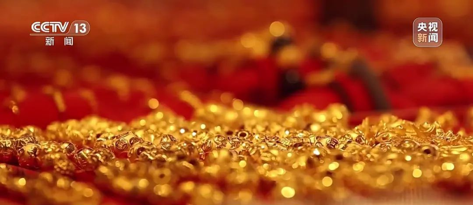 Phát hiện cụ ông 80 tuổi bán lỗ căn nhà 7 tỷ đồng để mua 5kg vàng thỏi- Ảnh 3. Phát hiện cụ ông 80 tuổi bán lỗ căn nhà 7 tỷ đồng để mua 5kg vàng thỏi- Ảnh 3.