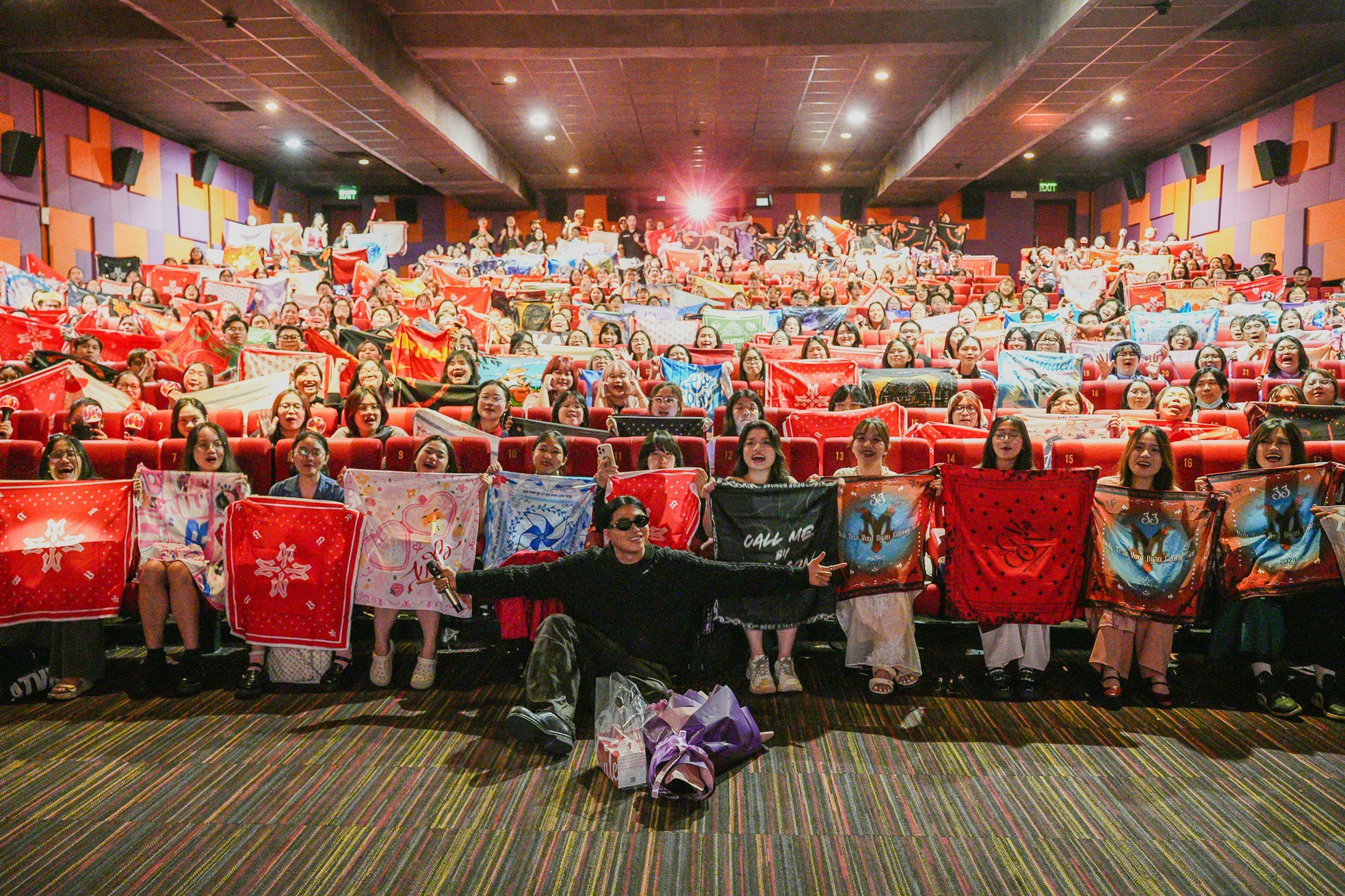 'Mưa lửa' về 33 nghệ sĩ hụt hơi - 5