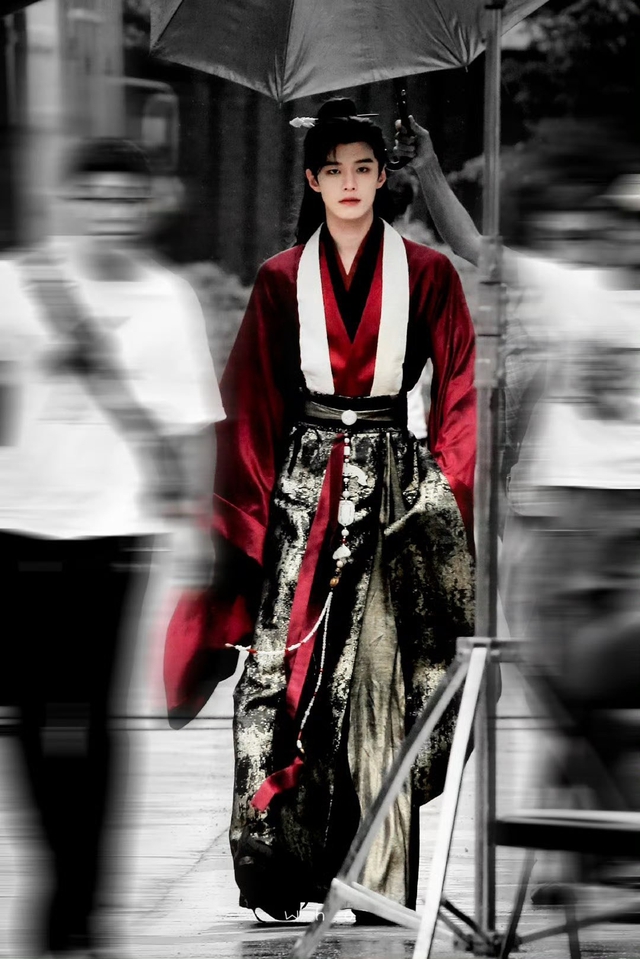 Thái tử đẹp vô địch Trung Quốc hiện tại: Nhan sắc khuynh đảo chúng sinh, cao sang quyền quý từ cốt cách- Ảnh 3.