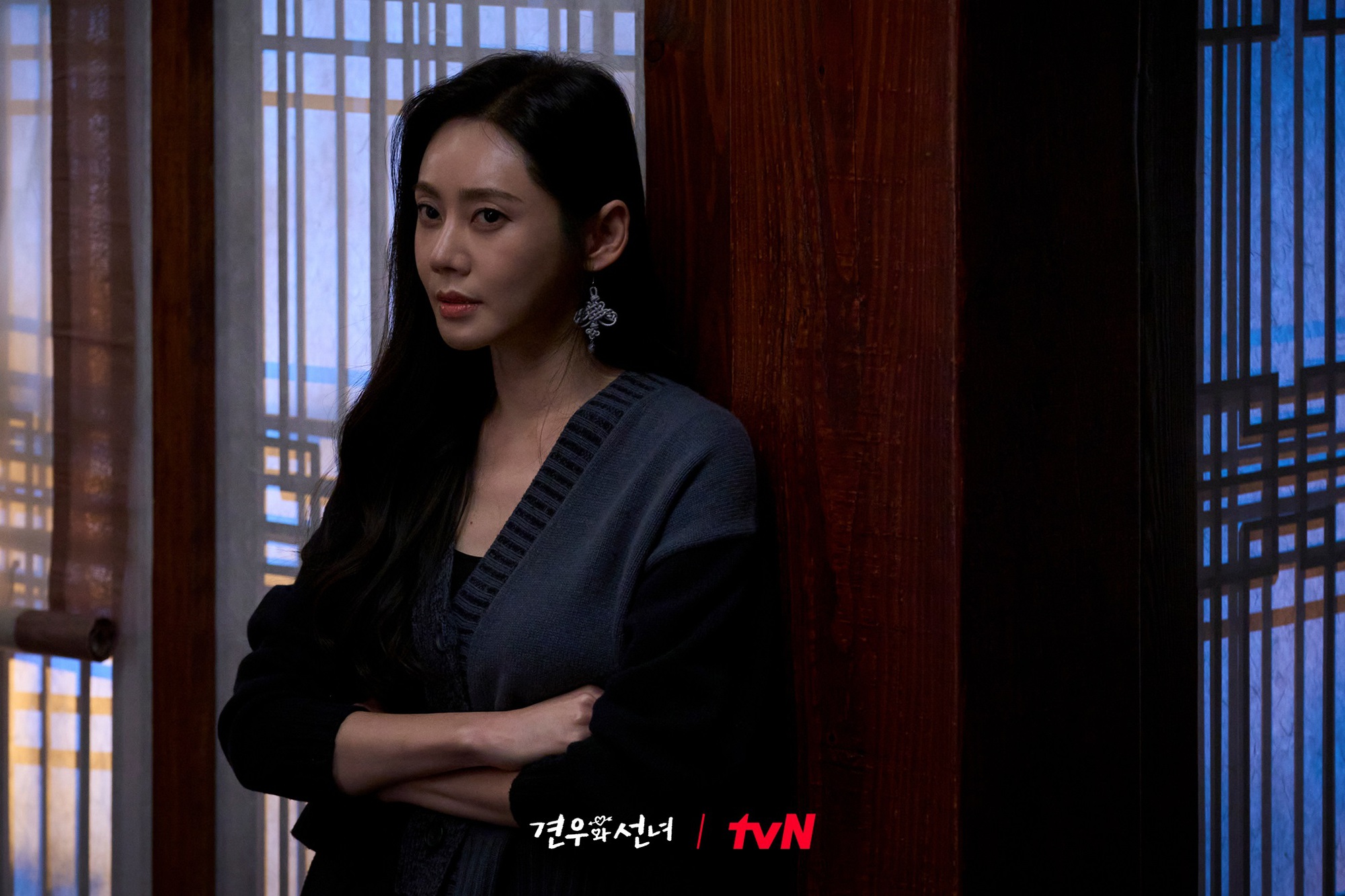 Nữ pháp sư quyến rũ nhất Hàn Quốc 2025: Không tin nổi đây là visual U50, nhan sắc nét căng ngắm mê quên lối về- Ảnh 3.