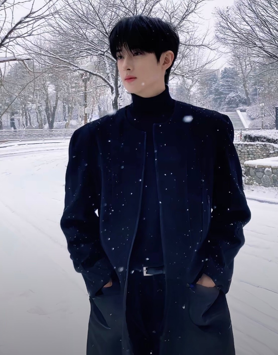 Kim Min Kyu thủ vai cậu thiếu gia Cha Jin Wook, mới chỉ xuất hiện tại phần 2. Cha Jin Wook là con ngoài giá thú của chủ tịch Tập đoàn Chasel Medic, vừa du học trở về. Sau khi gia đình hai bên quyết định để Cha Jin Wook và nữ chính Baek Je Na (Yeri) liên hôn gia tộc, anh nhập học tại trường Trung học Quốc tế Cheongdam để làm quen với vị hôn thê. Cha Jin Wook muốn tìm hiểu về Baek Je Na trước khi cả hai có buổi gặp mặt phụ huynh chính thức.