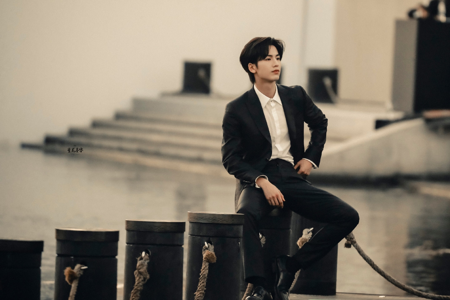 Khổ thân mỹ nam trắng đẹp quá cũng là cái tội: Bị body shaming đã đành, còn mang tiếng sống lỗi với bạn diễn- Ảnh 1.