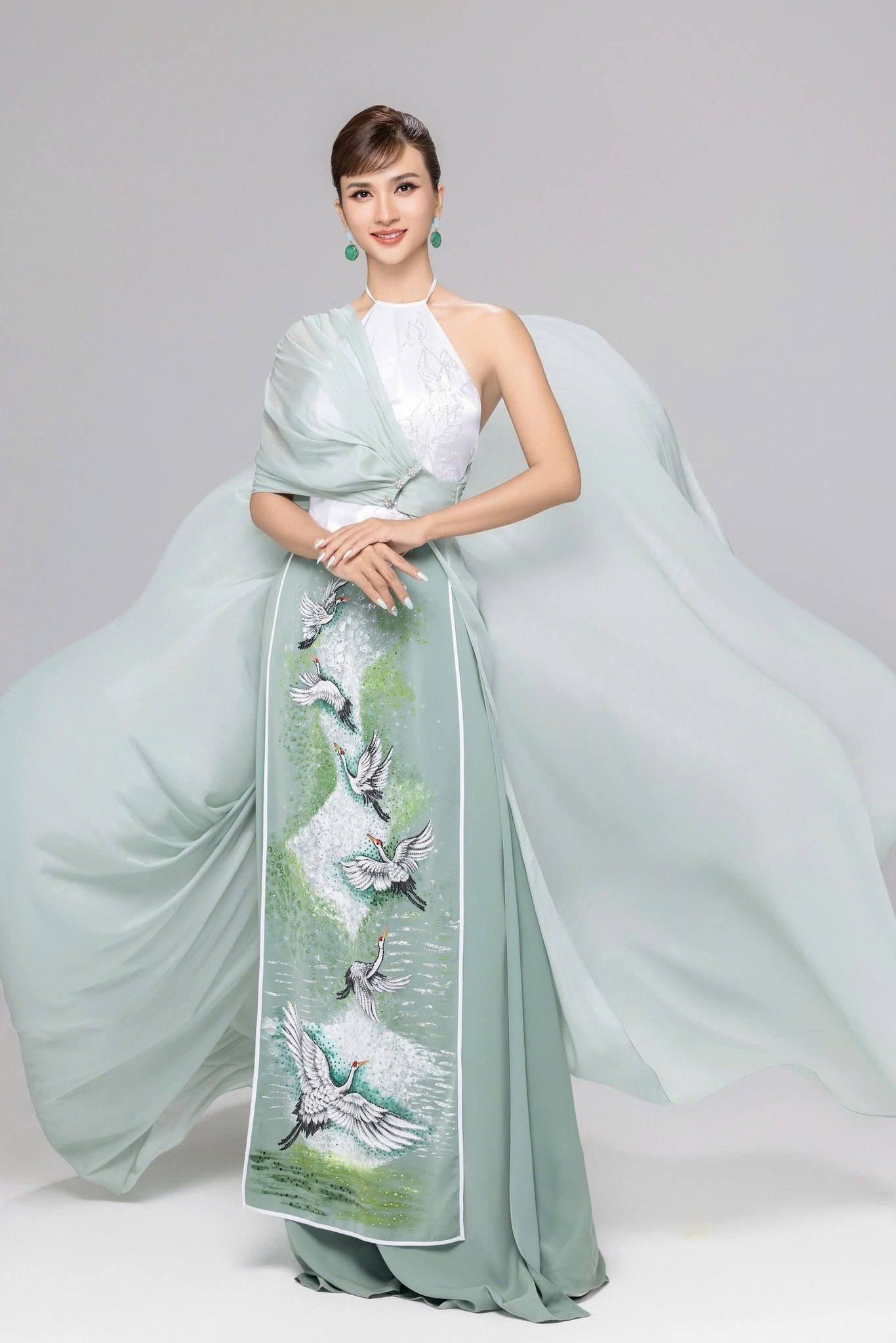 Nữ NSƯT làm mẹ đơn thân từ năm 21 tuổi, sở hữu nhà mặt tiền quận 1, U40 vẫn xinh đẹp ngỡ ngàng- Ảnh 3. Nữ NSƯT làm mẹ đơn thân từ năm 21 tuổi, sở hữu nhà mặt tiền quận 1, U40 vẫn xinh đẹp ngỡ ngàng- Ảnh 3.