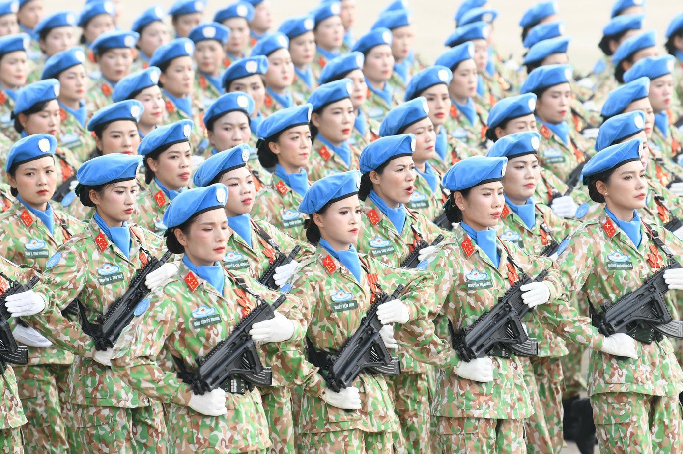 4-1756817586-969-width1390height925 Khối nữ Gìn giữ hoà bình Việt Nam luôn phát huy tinh thần độc lập, tự chủ, hữu nghị, hợp tác, thể hiện Việt Nam là bạn, là đối tác tin cậy, thành viên có trách nhiệm của cộng đồng quốc tế; lan tỏa phẩm chất cao đẹp “Bộ đội Cụ Hồ” và hình ảnh đất nước, con người Việt Nam đến bạn bè quốc tế.