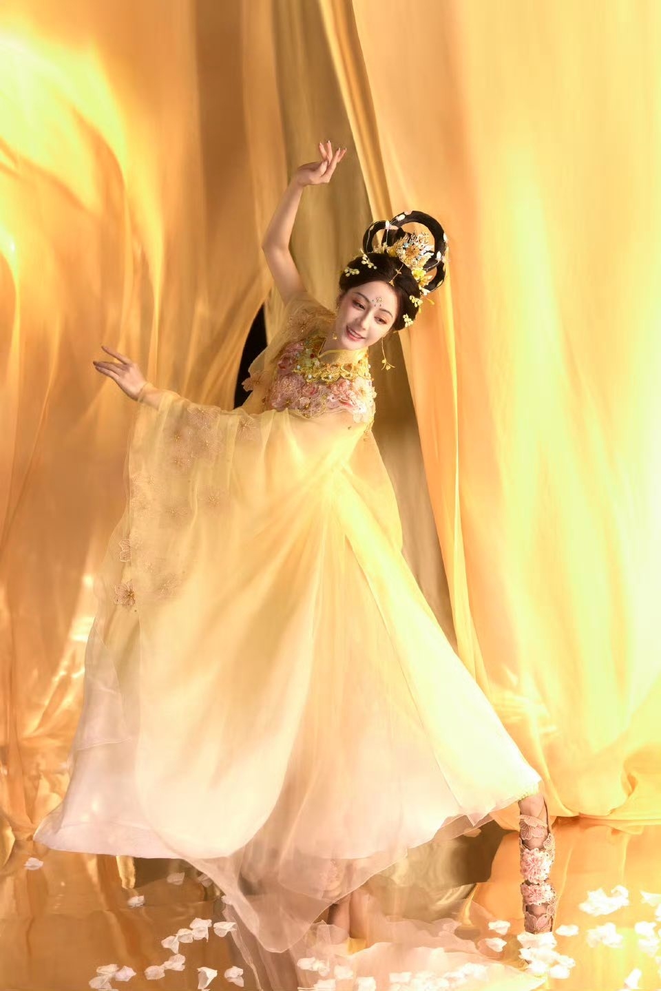 Ngàn vạn mỹ nhân đều thua chị Hằng đẹp nhất Trung Thu 2025: Tiên khí đầy người ngắm mà mê, không phân biệt nổi thật hay mơ- Ảnh 9. Ngàn vạn mỹ nhân đều thua chị Hằng đẹp nhất Trung Thu 2025: Tiên khí đầy người ngắm mà mê, không phân biệt nổi thật hay mơ- Ảnh 9.