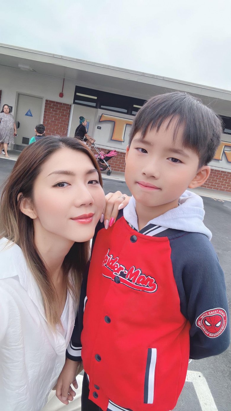 Người mẫu Vbiz sang Mỹ định cư, yêu chồng cũ 1 tuần thì cưới, tình cảnh bây giờ thật bất ngờ- Ảnh 8. Người mẫu Vbiz sang Mỹ định cư, yêu chồng cũ 1 tuần thì cưới, tình cảnh bây giờ thật bất ngờ- Ảnh 8.