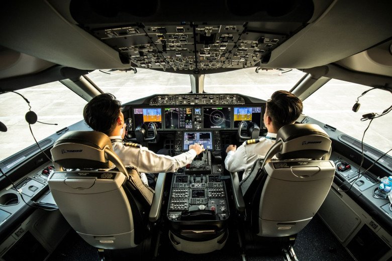 4-nghe-luong-100-trieu-dong-thang-nhung-khong-phai-ai-cung-dam-lam-thi-truong-ngay-cang-khat-nhan-lu-luong-100-trieu-3-1748655602-164-width780height520 Nghề phi công có mức lương hấp dẫn