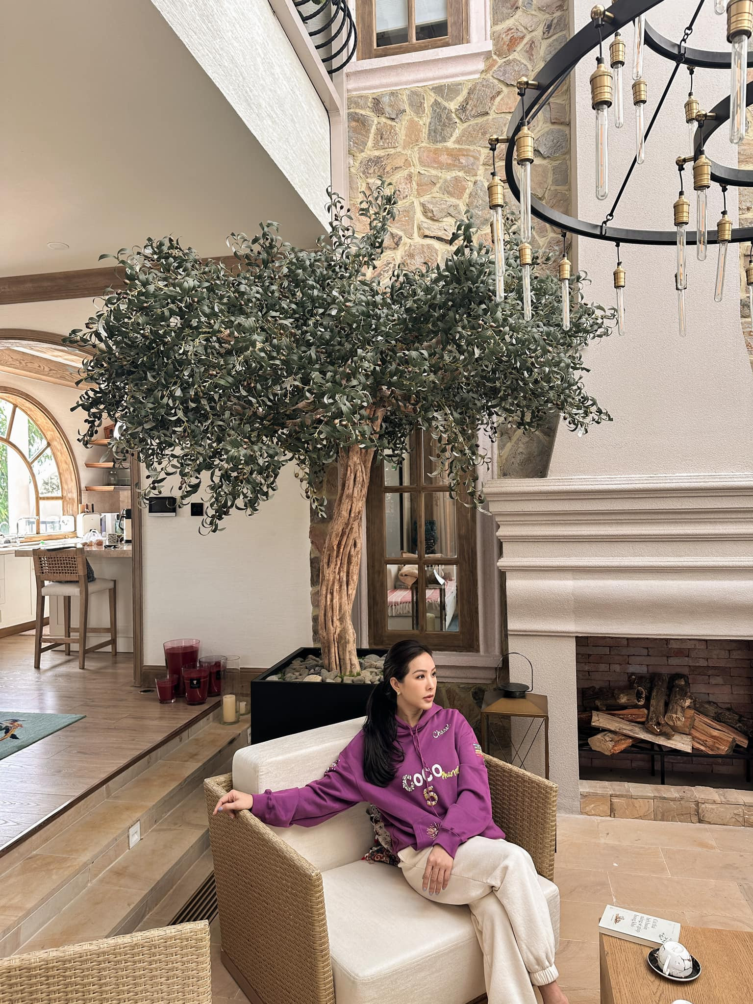 Nhan sắc mẹ đơn thân là nữ đại gia showbiz Việt, một mình nuôi 3 con, U50 giàu có, không lấy chồng- Ảnh 3.