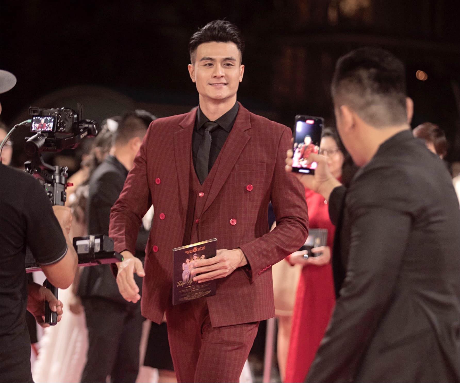 Ảnh thẻ khác lạ thời trẻ của nam thần top đầu Vbiz- Ảnh 4.